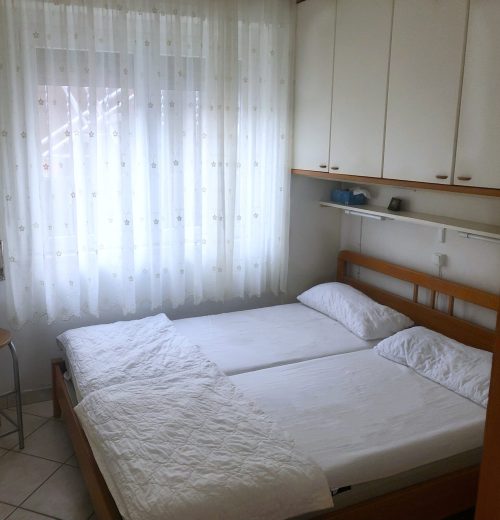 Schlafzimmer mit Doppelbett