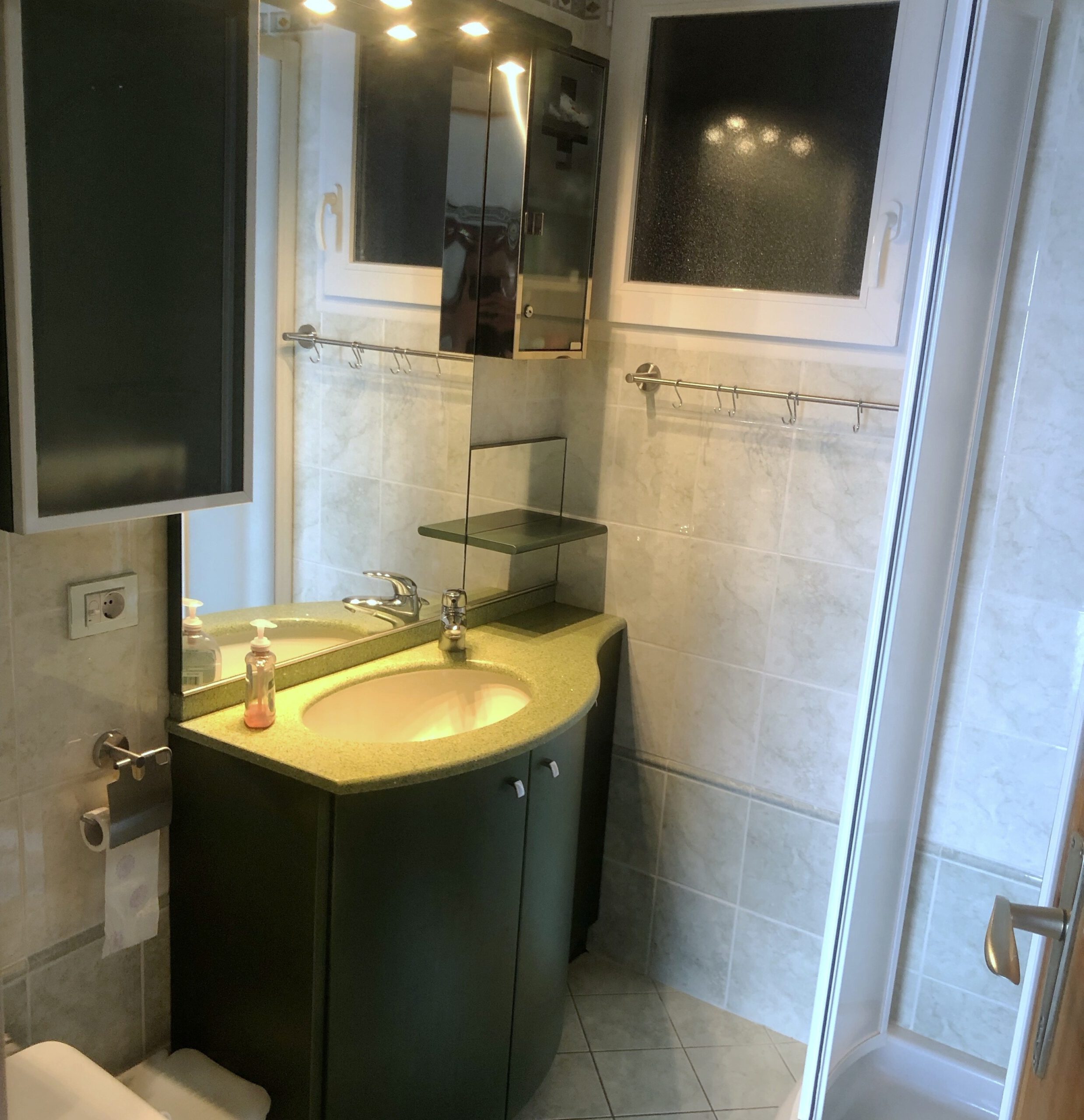Badezimmer mit Dusche